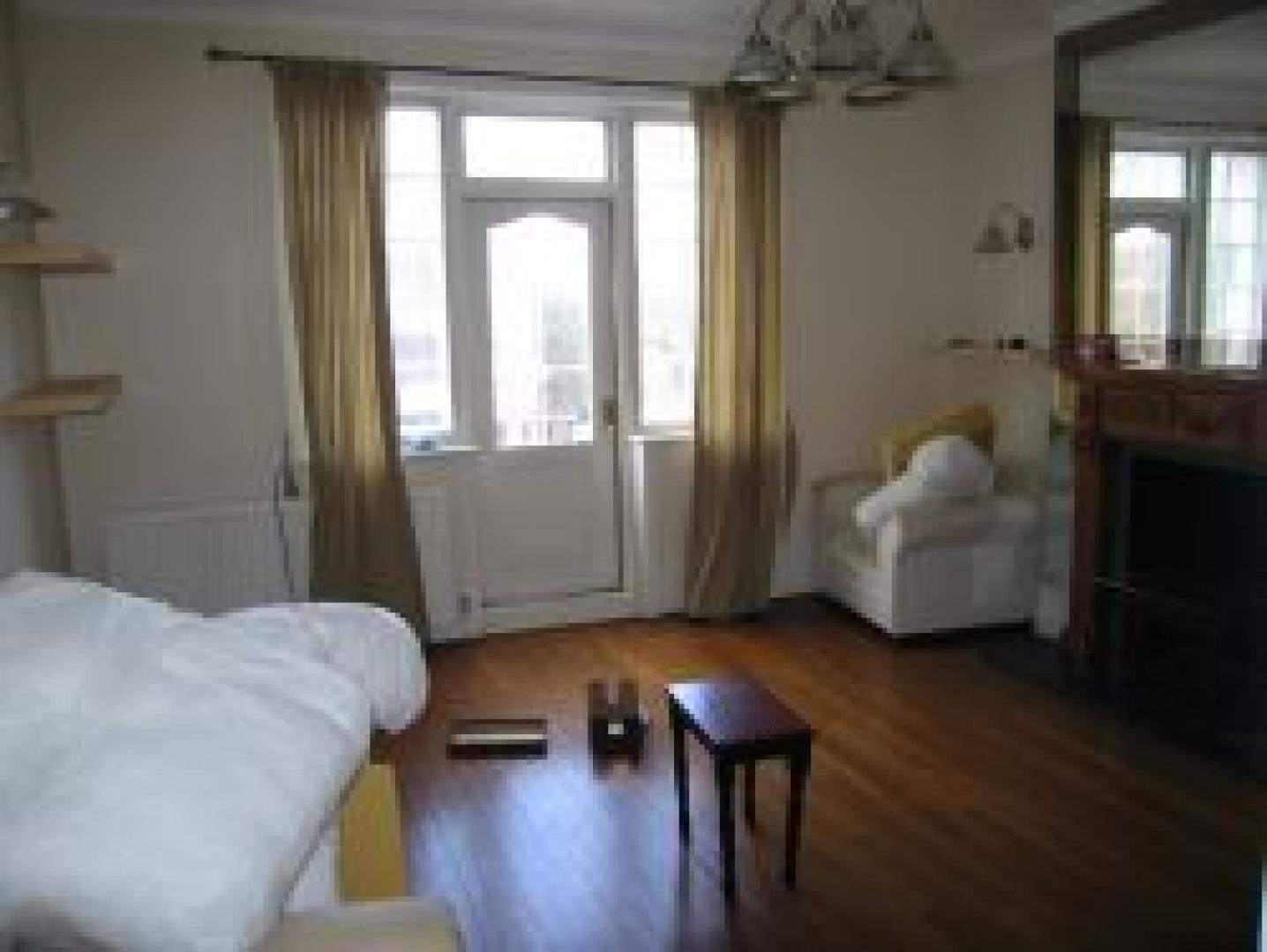 			3 Bedroom, 1 bath, 1 reception Flat			 West End Lane, WEST HAMPSTEAD